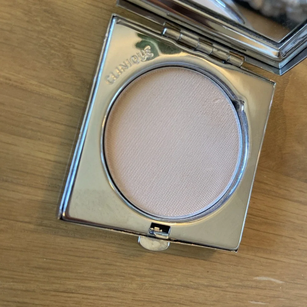 RARE Vintage Clinique Silver Tic Tac Toe Heart Compact Matte Beige 01 Powder